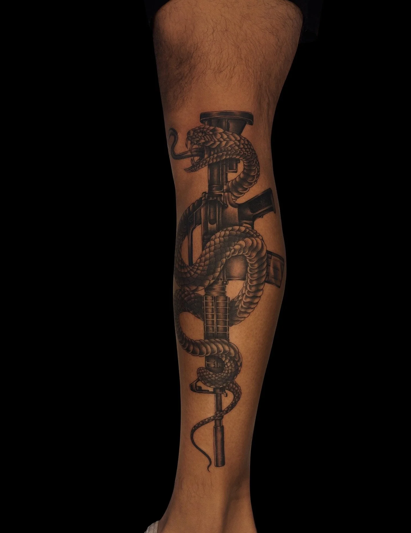 &ldquo;wrapped around like linguine on a fork&rdquo;
Custom snake for client
DM for Appointments
.
.
.
.
.
.
.
#longbeachtattoo #losangelestattoo #snakes #tattoo #m16