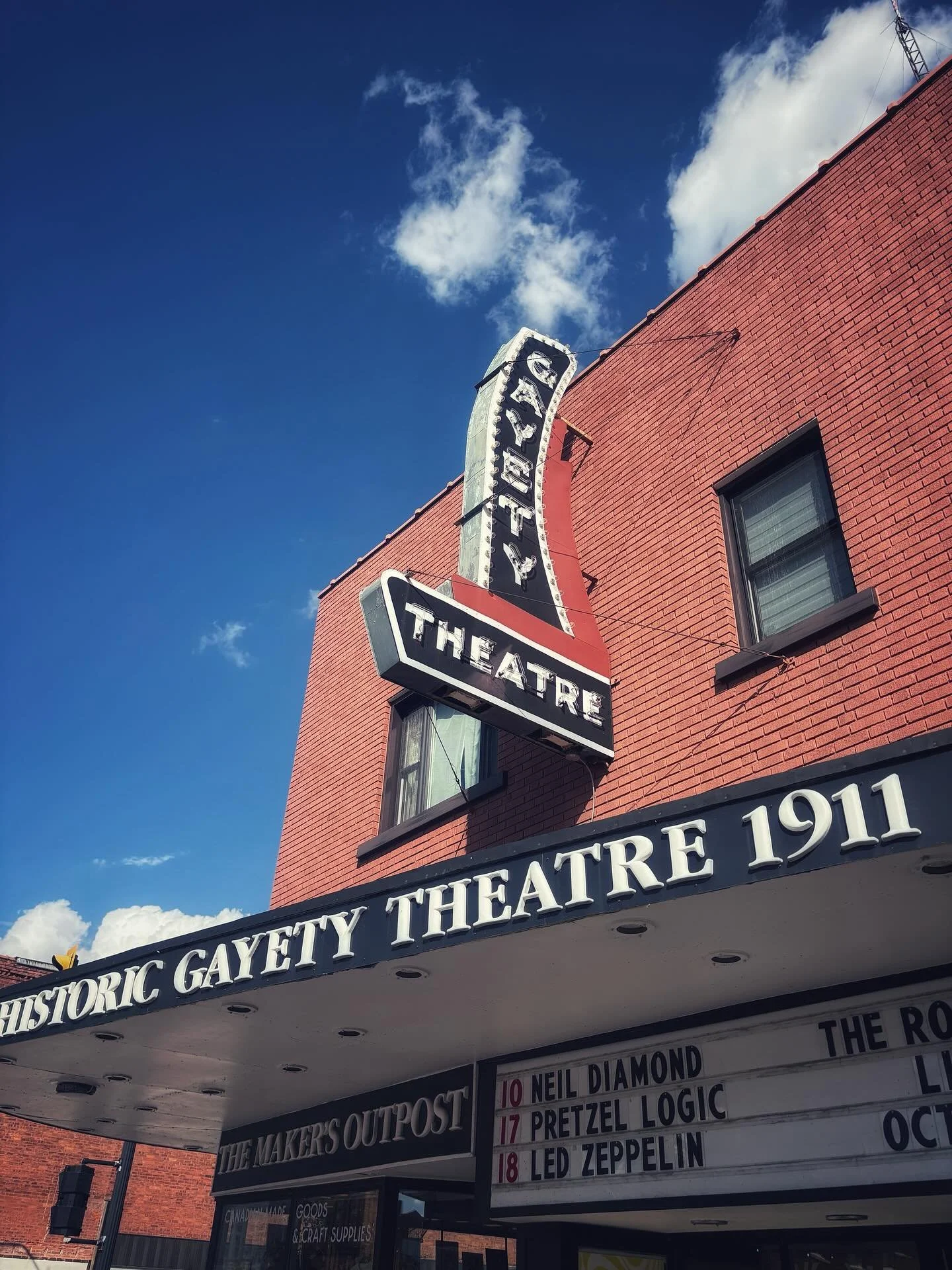 I would like to report, as clearly many people already knew but hithertofore I had not known, that Collingwood, Ontario, is also charming af.