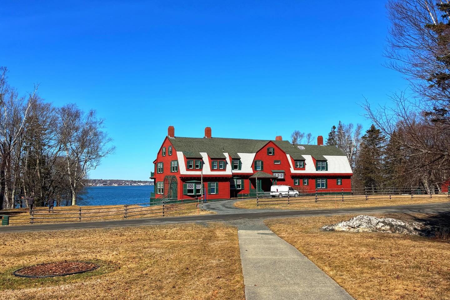 In the middle of the 100 or so years in which the United States and Canada mostly respected one another, the US president Franklin D. Roosevelt spent his vacations in Canada. While it certainly is a posh and rich person thing to consider this home a 