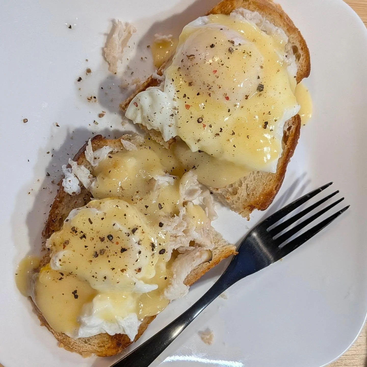 Breakfast for dinner. Crab Benedict. 💛🦀😋 Yummmmazing!