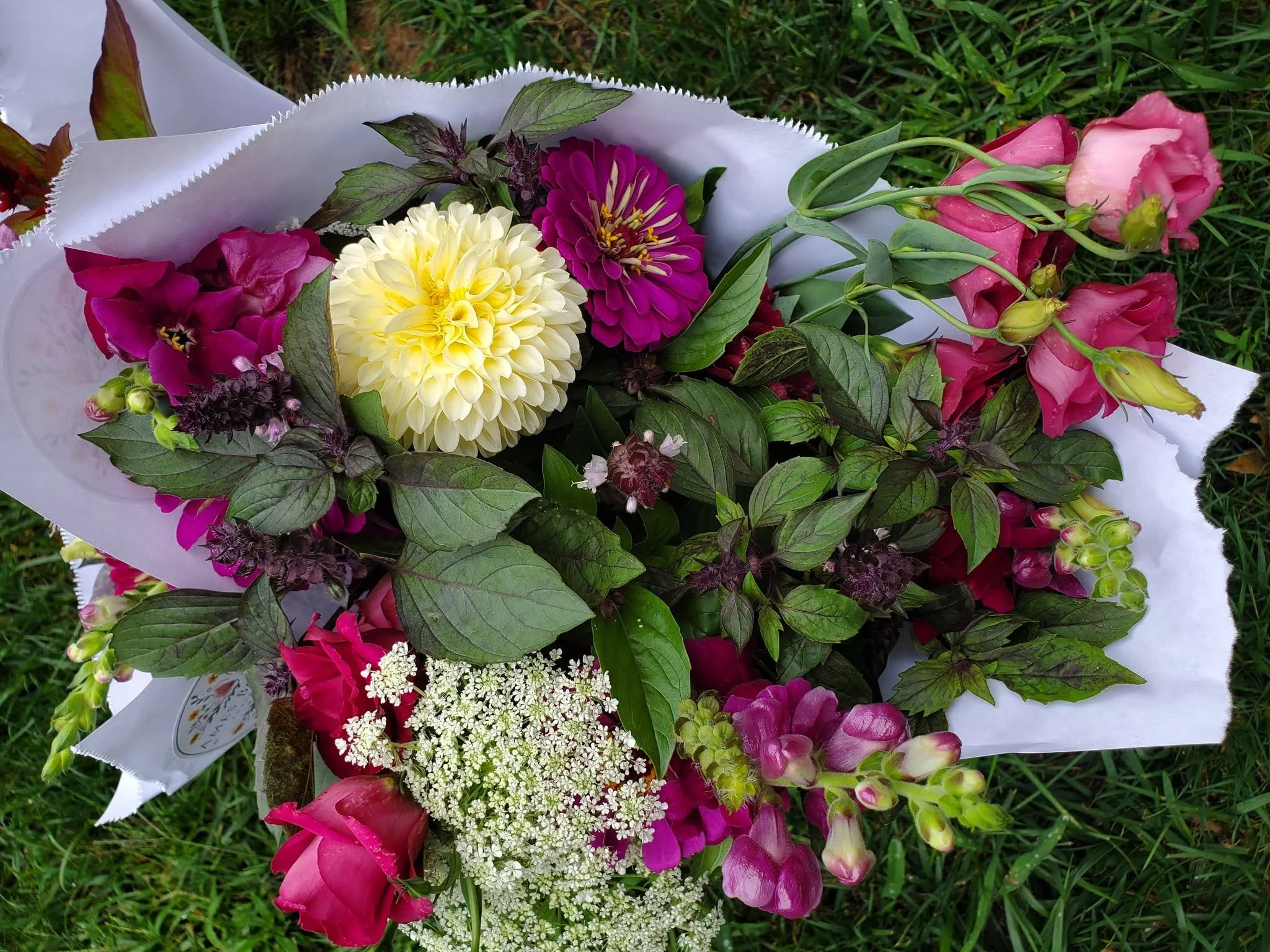 Bright and Bold Deluxe Garden Bouquet Mix