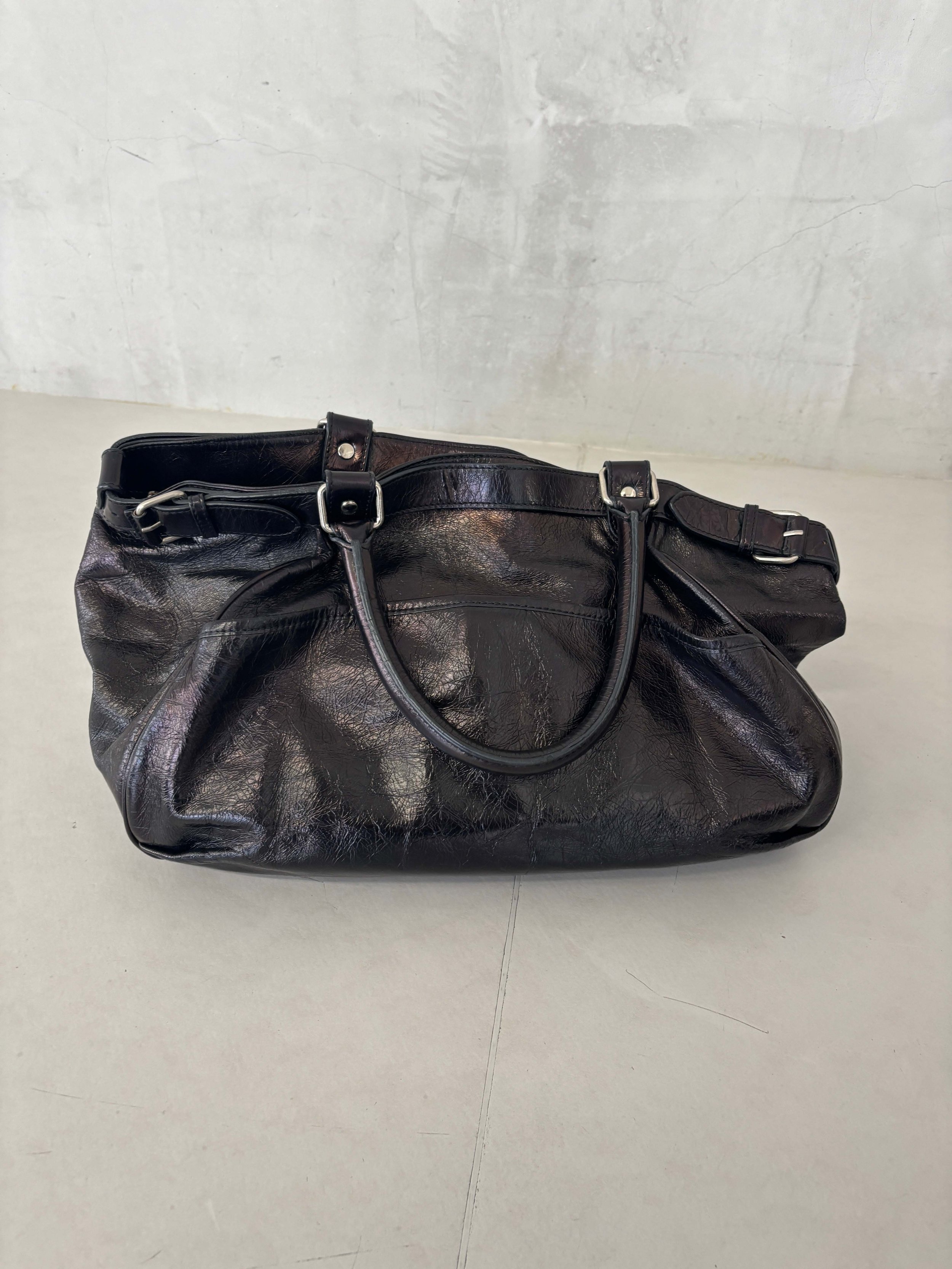 XL METALLIC PATENT LEATHER LUNE TOTE BAG