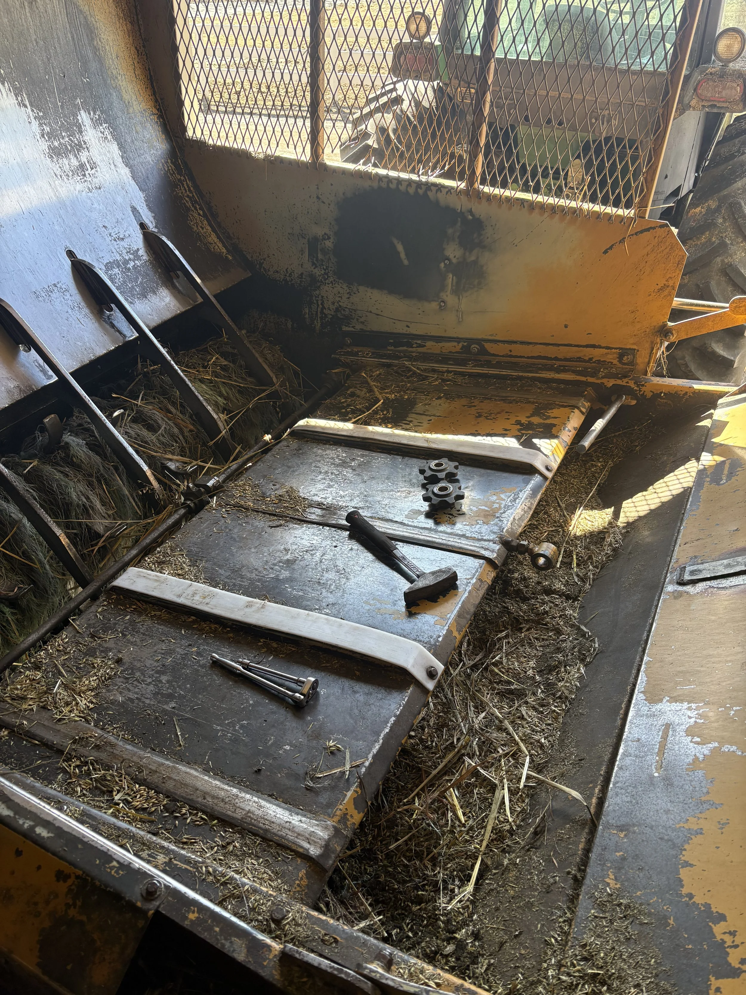 Bale shredder maintenance before