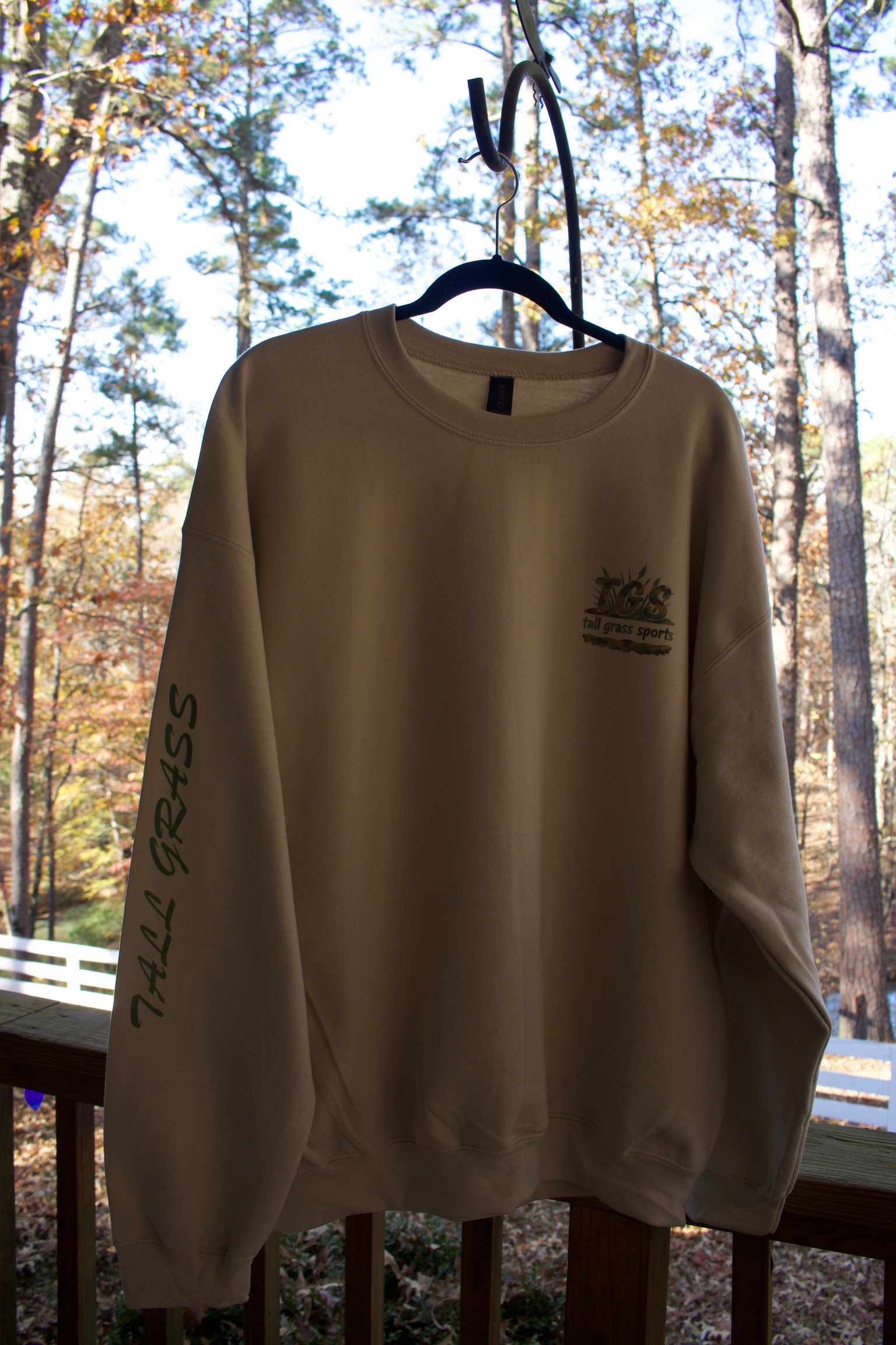 HUNTING FRONT CREW NECK.jpg