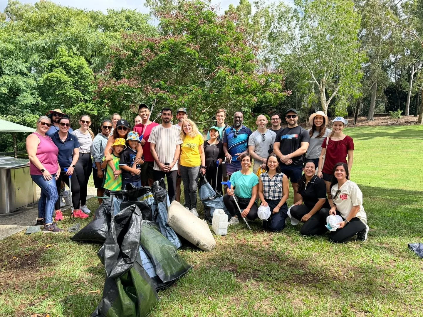In celebration of Clean Up Australia Day (1 March), Mitzi Christie and Benjamin Jones  from BJCC teamed up with @cleanupaustralia, @servethecityau, and Australasia People Planet Pint, alongside an amazing group of volunteers, to roll up our sleeves a