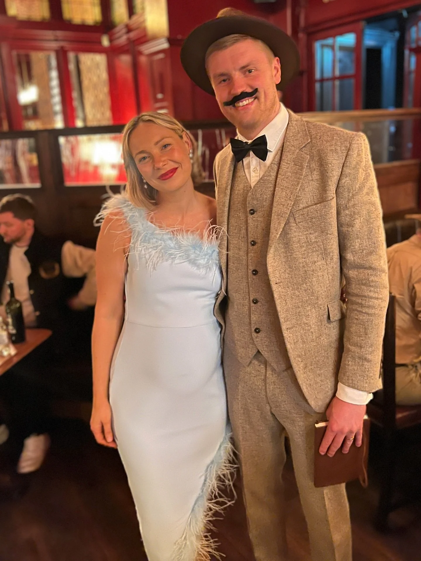 It's 1926 and there has been a murder on The Orient Express! 🚂🔍 Sharing some bday celebrations with a full cast of the most famous, wealthy and elite members of high society 😆 My first (and hopefully not last!) murder mystery dinner party led by B