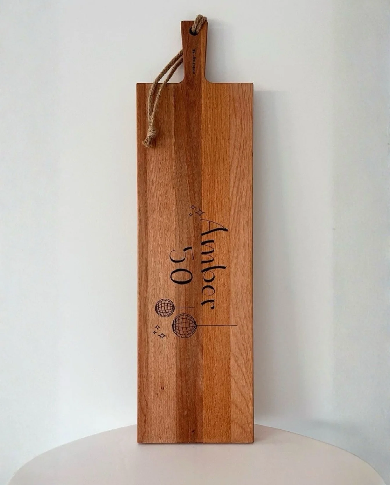 Januari vloog voorbij&hellip; blijkbaar had ik een soort dry January of Insta‑detox zonder dat ik het doorhad. Maar ik ben er weer, en meteen met iets leuks.

Ik maakte deze borrelplank voor de vriendin van een collega die 50 werd. Nog een gouden tip