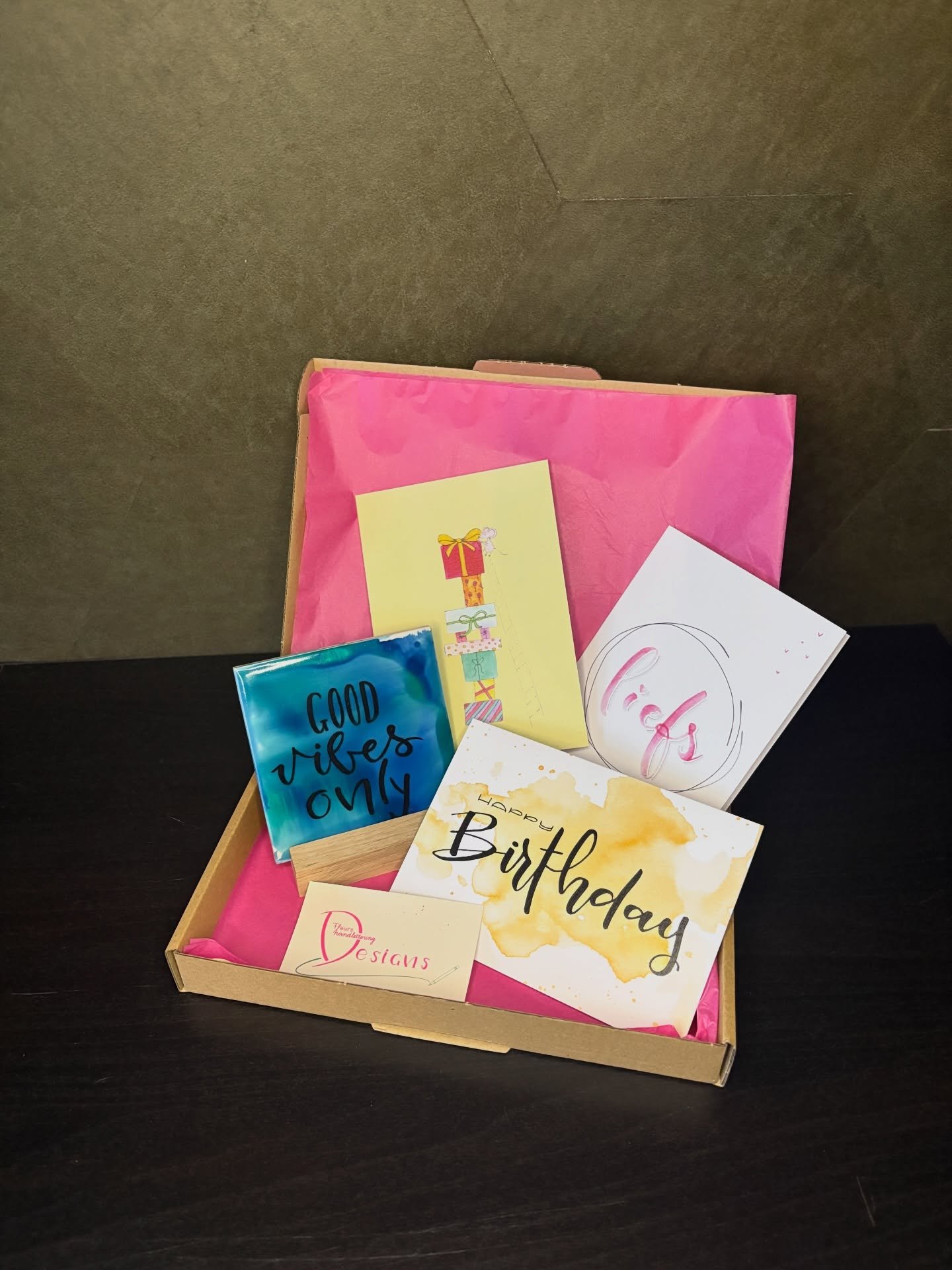 Hopelijk hebben jullie fijne paasdagen gehad! Wij hebben traditiegetrouw weer paaseitjes gezocht natuurlijk..

En dat deden de buurtbewoners van landgoed Driessen vorige week ook! @dolle_dries_waalwijk organiseerde een Paashunt, waarbij er een hele h