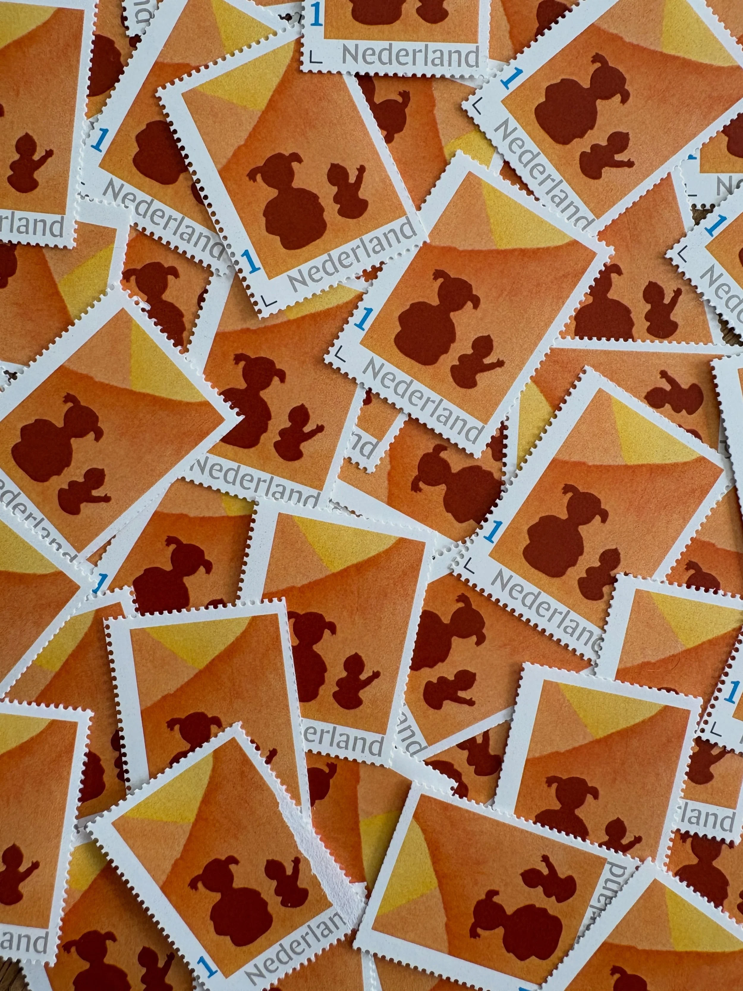 Heb je het geboortekaartje van Pip al gezien? Hoe leuk is het om bij een geboortekaartje ook bijpassende postzegels te hebben! Voor Pip maakte ik deze leuke postzegels. Voor grote zus Jana was het vanaf het begin duidelijk wie het waren: &ldquo;Jana 