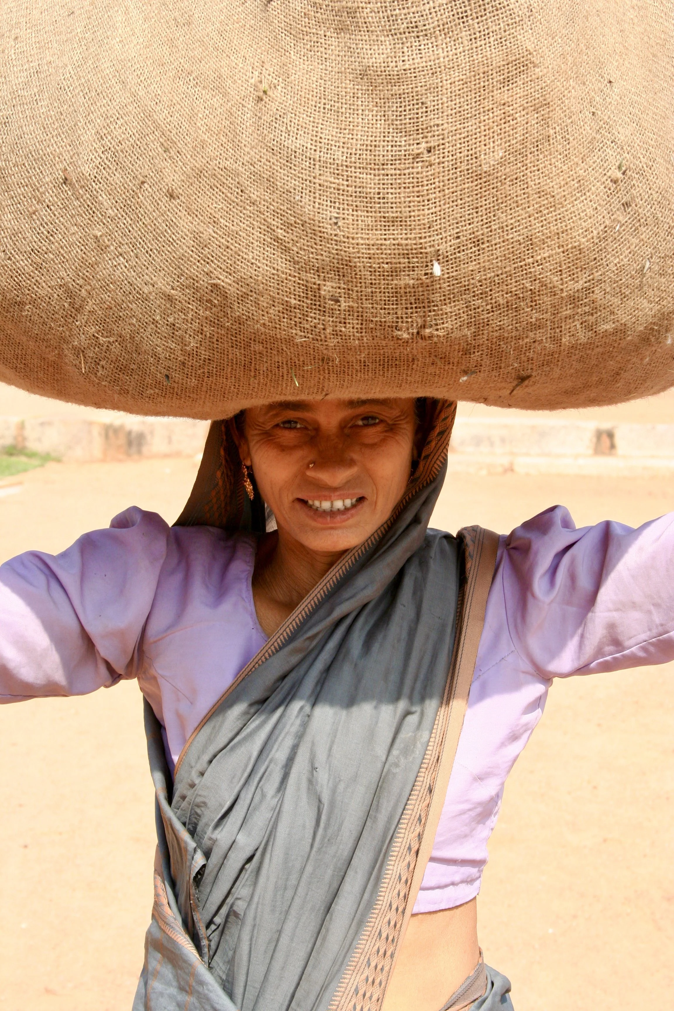 Between Us - The moment when presence becomes shared, completely still, honest and human.