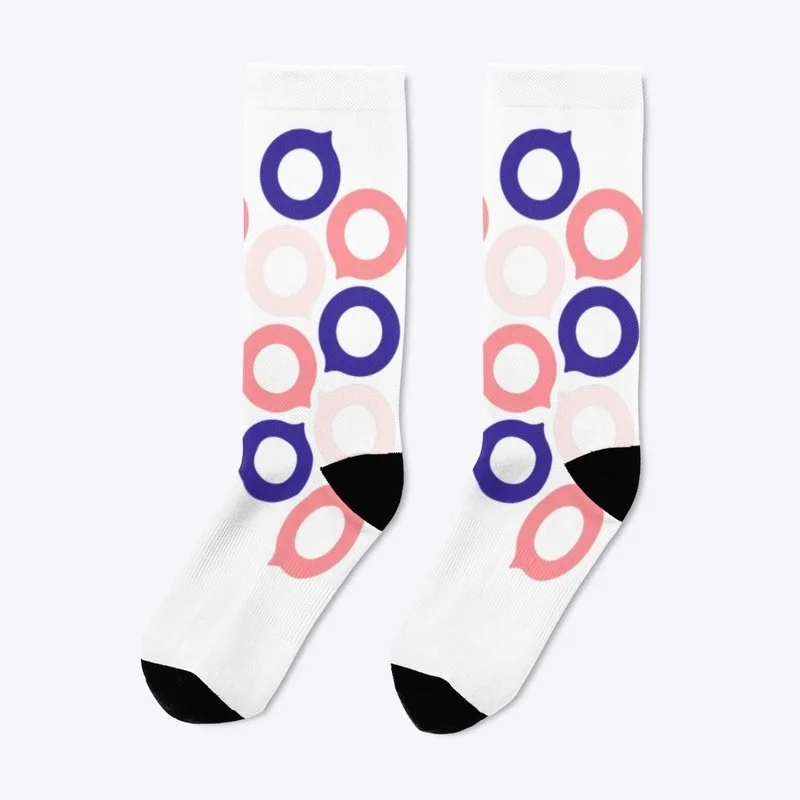 Weißer Socken mit rosa und violetten Kreisen und schwarzen Zehen- und Fersenbereich.