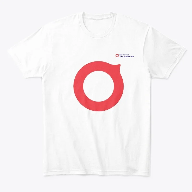 Weißes T-Shirt mit rotem Logo und kleineren Texten in Deutsch, Marketing oder Organisation.