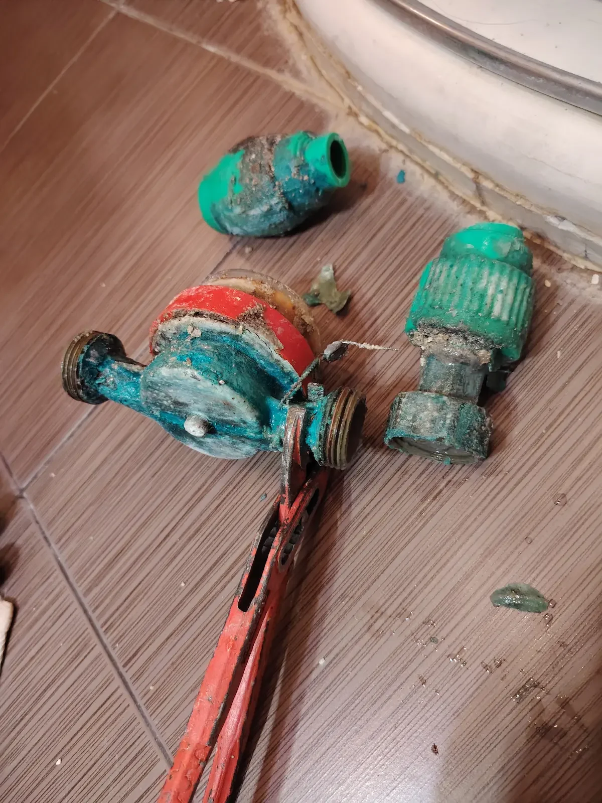 подмяна на спирателни кранове на водомер