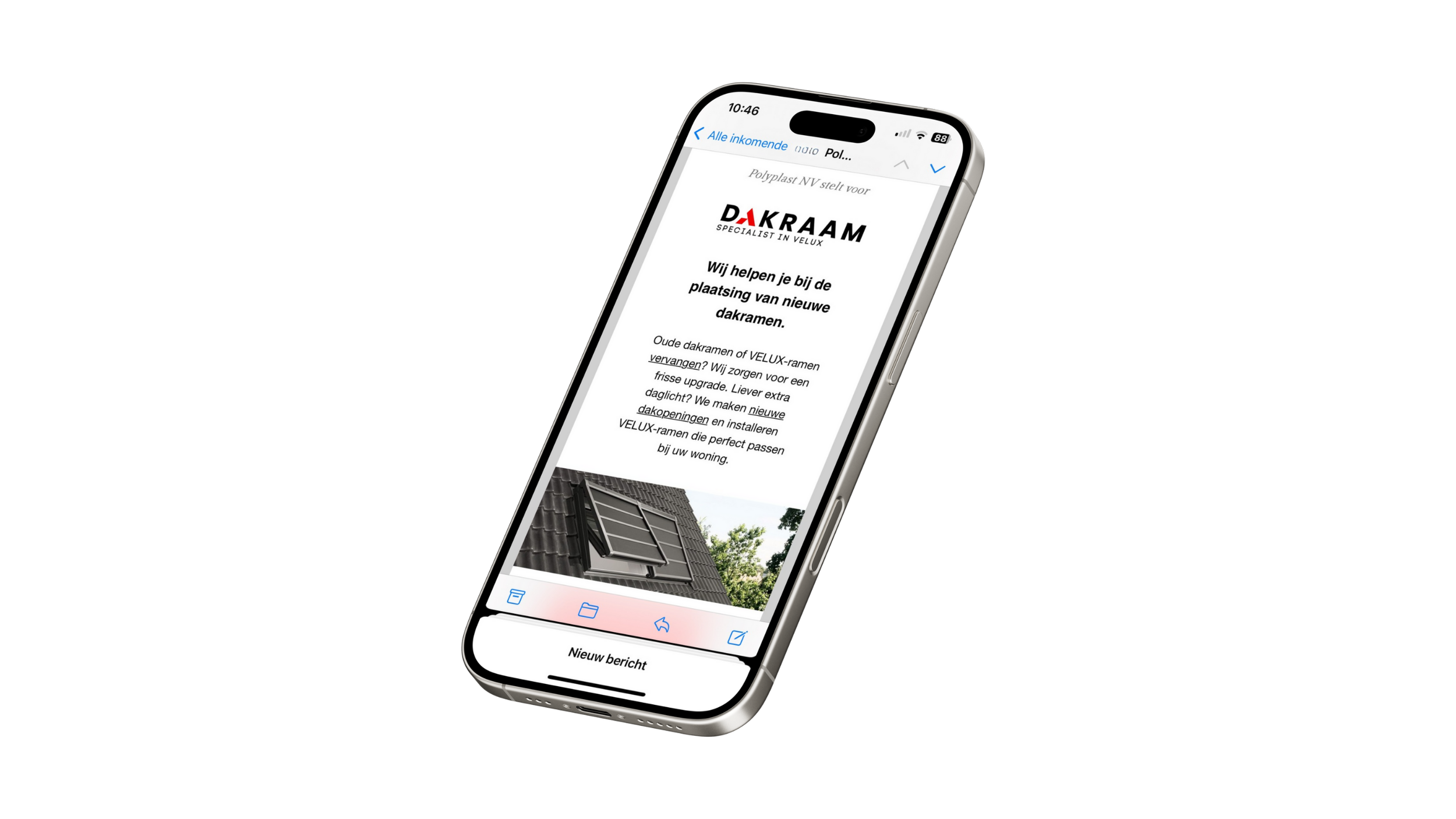 Een mobiele telefoon met een e-mailbericht over zolderraamvervanging van een bedrijf genaamd DAKRAAM, afgebeeld tegen een zwart en grijs achtergrond.