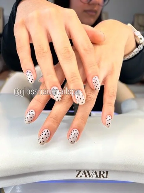 Cateye Wellness (Builder) Overlay by Resident Artist Rubi 
&bull;
&bull;
&bull;
#cateye #geloverlay #buildergel #lincolnsquare #ravenswood