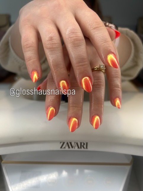 Bright Orange Chrome Gel X  by Resident Artist Rubi ... the color of the season 🍊🍊
&bull;
&bull;
&bull;
#gelx #apres #springnails #nailart #manicure spring2026 nailsnailsnails