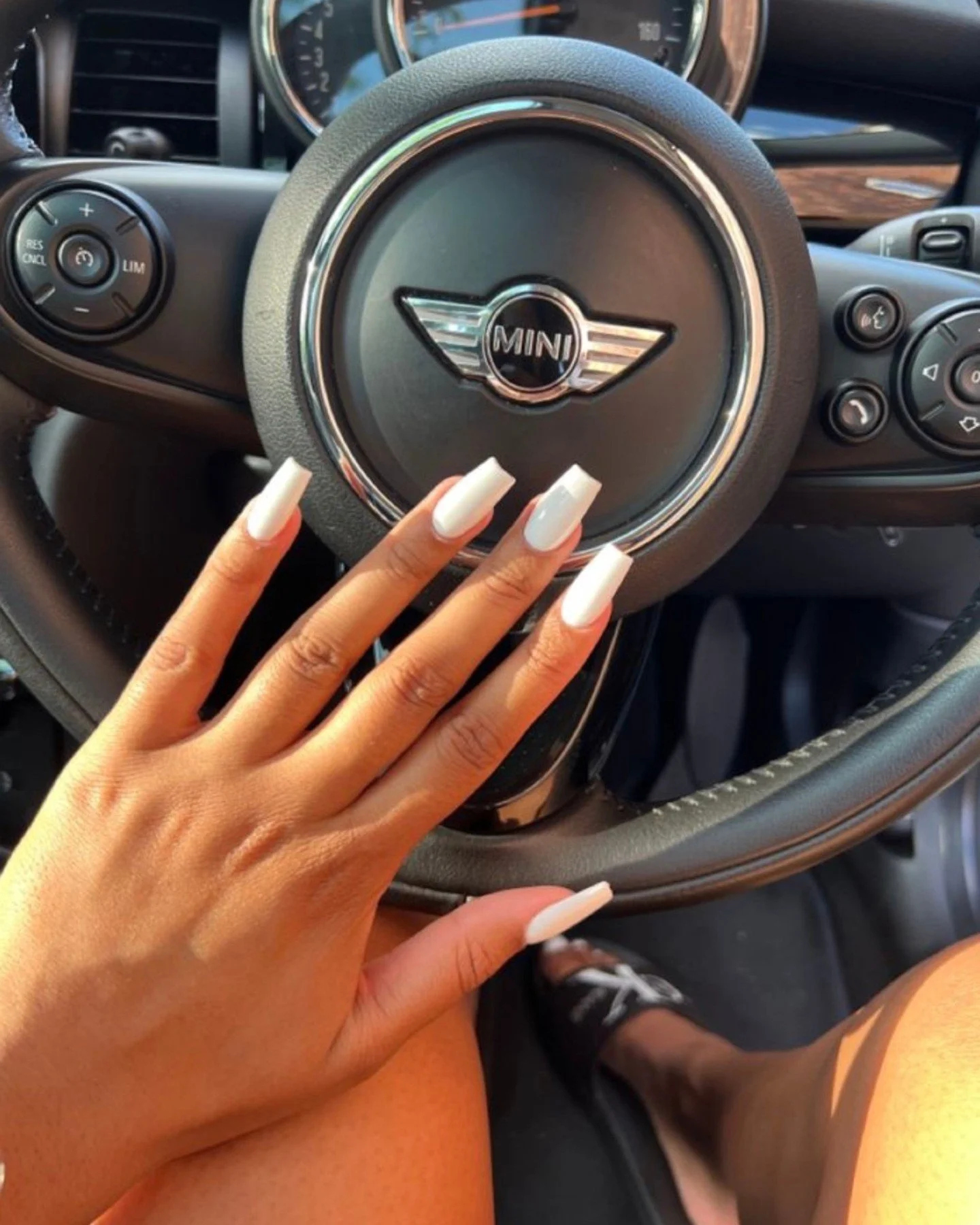 Clean. Confident. Unbothered. 🤍
Just a fresh set and a little main character energy.
.
.
.
#SoftGlam #NailGoals #LuxuryNails #FreshSet #lincolnsquare