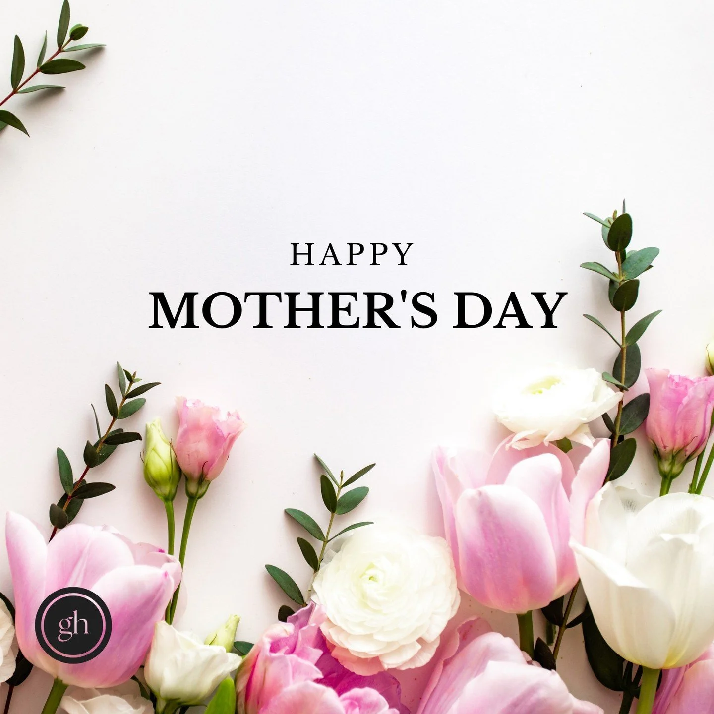 Happy Mother&rsquo;s Day to all the incredible moms in our GlossHaus community 💐 
.
.
.
#mothersday2026 #lincolnsquare #nails #chicagonails