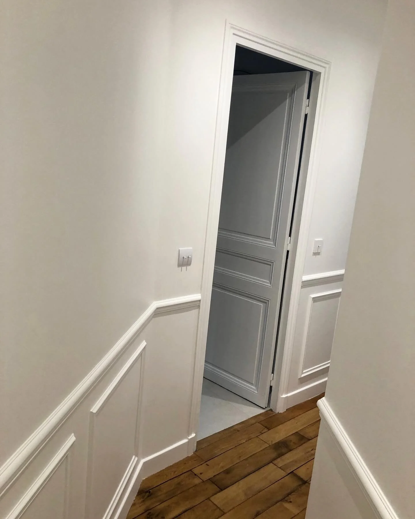 Menuiserie sur mesure avec moulures Louis XVI

#b&acirc;timent #r&eacute;novation #appartement #r&eacute;novationappartement #r&eacute;novationparis #b&acirc;timentparis #peinture #ma&ccedil;onnerie #menuiserie #menuiserieparis #haussmanien #luxe #lu