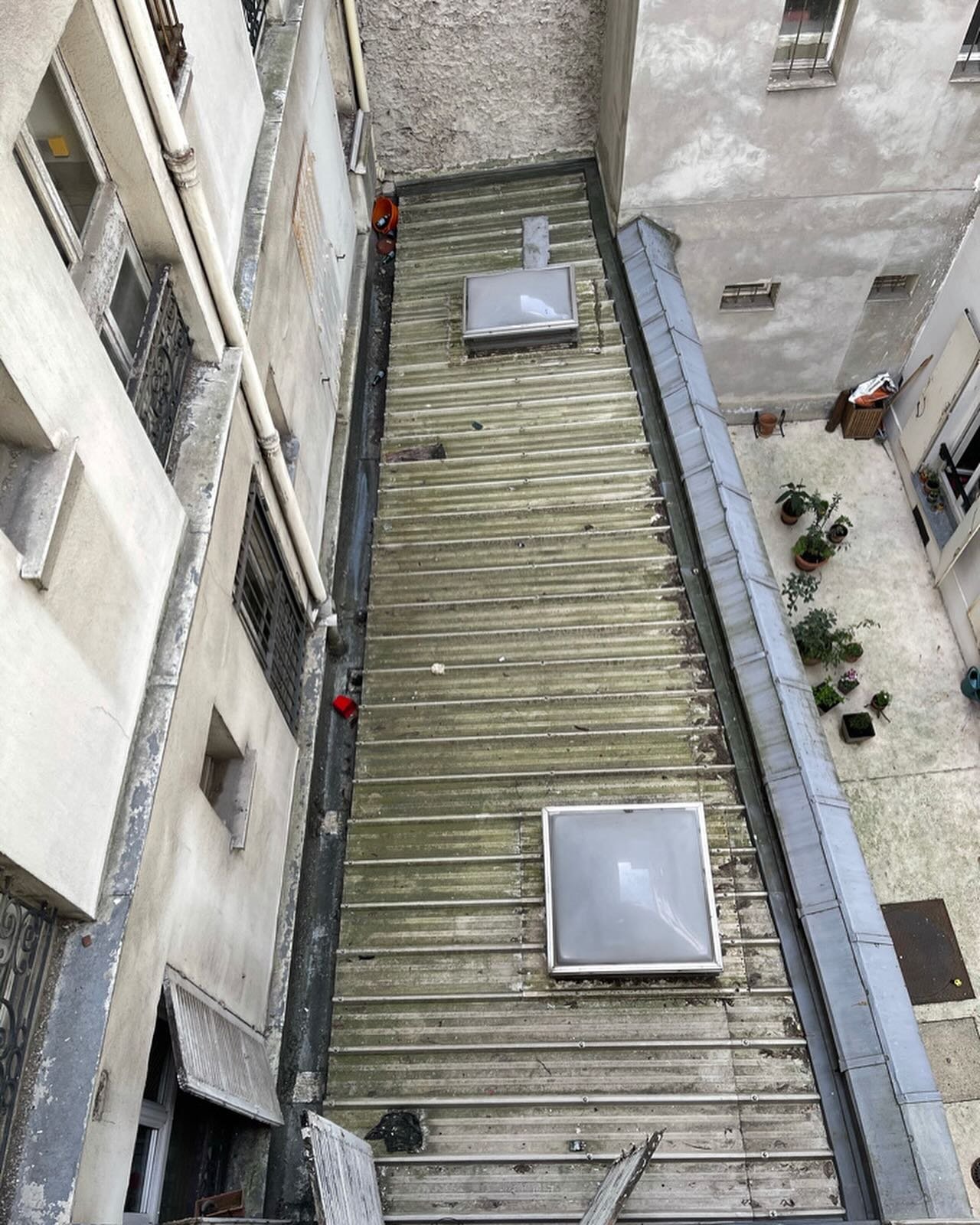 Avant/apr&egrave;s toit verri&egrave;re 

#b&acirc;timent #r&eacute;novation #appartement #r&eacute;novationappartement #r&eacute;novationparis #b&acirc;timentparis #peinture #ma&ccedil;onnerie #menuiserie #menuiserieparis #haussmanien #luxe #luxepar