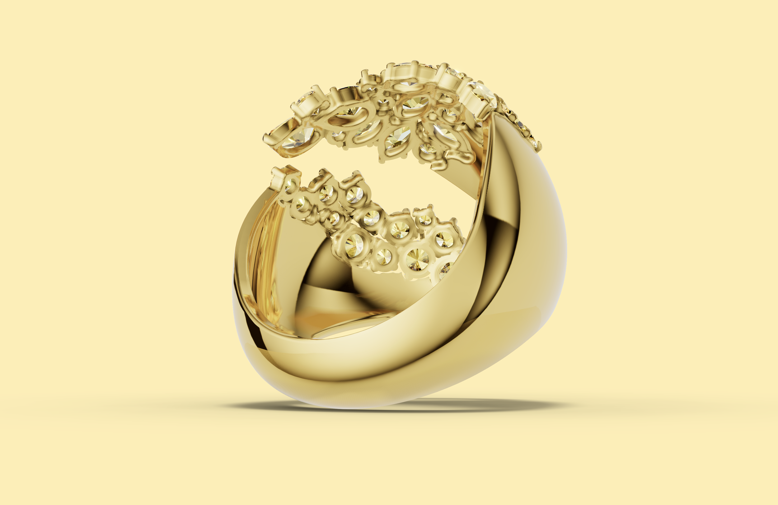 Anneau en or jaune avec des motifs décoratifs incrustés de petits diamants