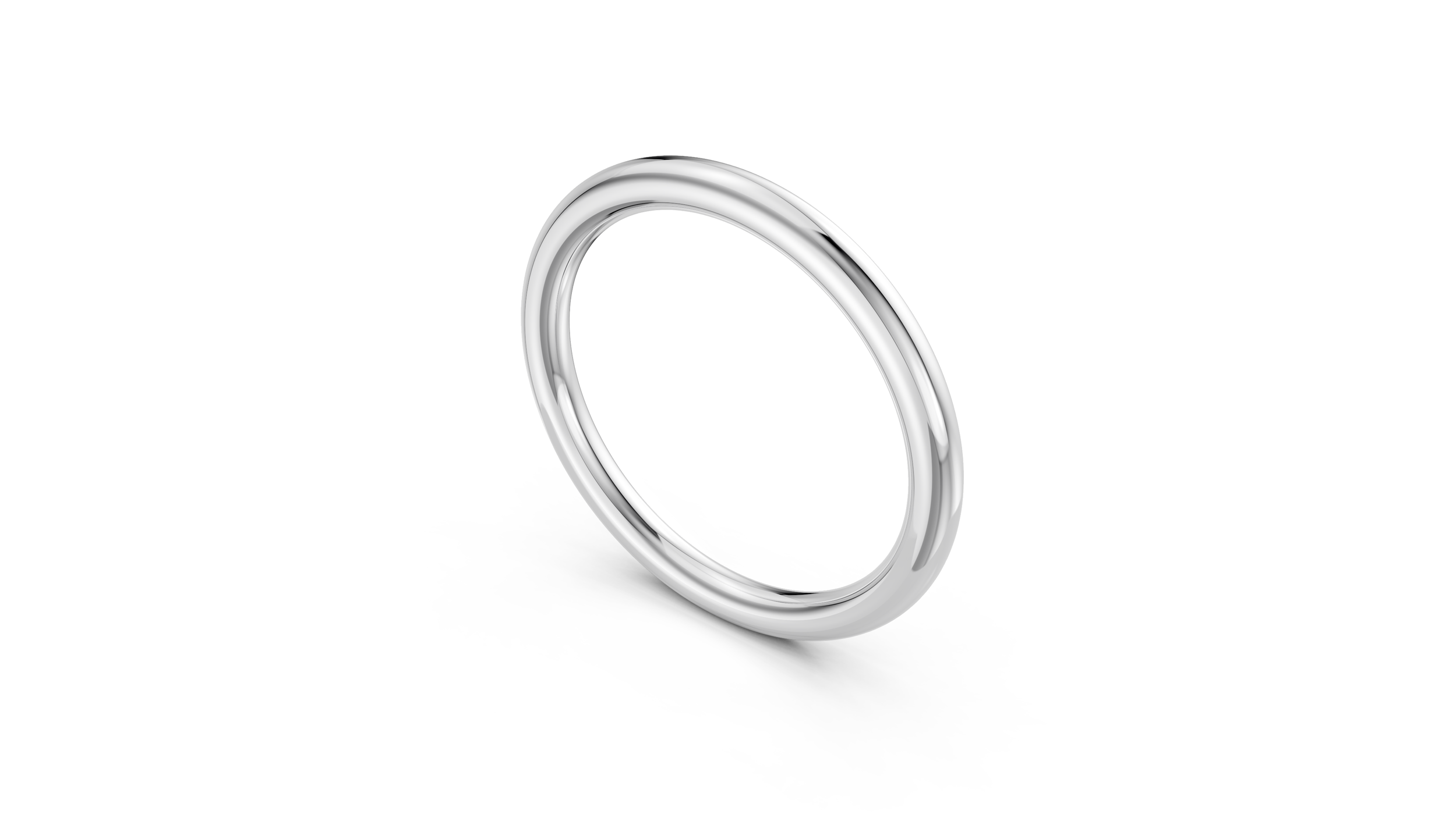 Bague en argent simple avec une finition brillante sur fond blanc.