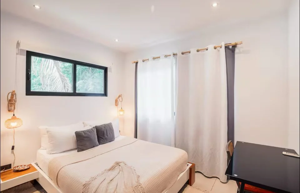 One Bedroom Apartment #2 - One Queen Bed & One Futon