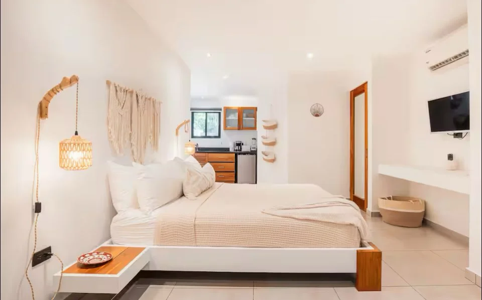 Studio Apartment #1 - One Queen Bed