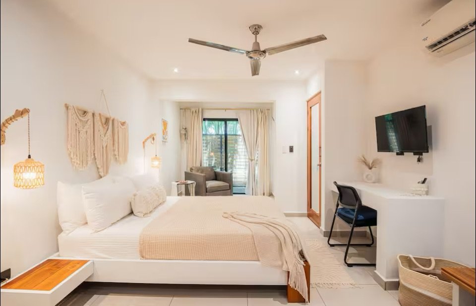 Studio Apartment #0 - One Queen Bed