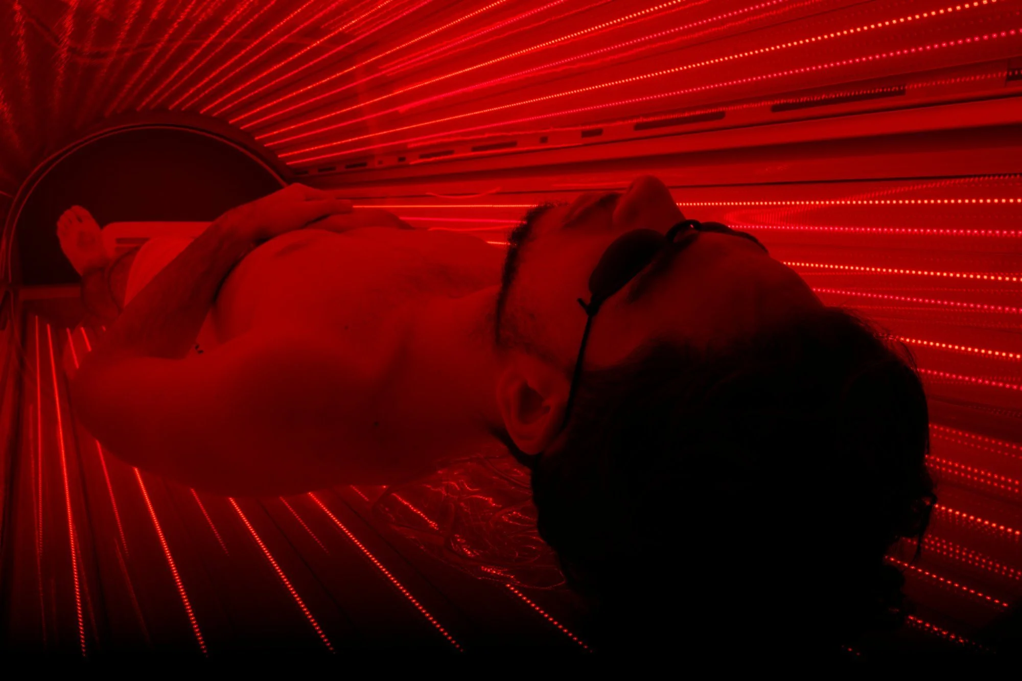 Séance de lumière rouge en cabine LED corps entier pour les douleurs articulaires, Centre NEORA, Plan de Campagne