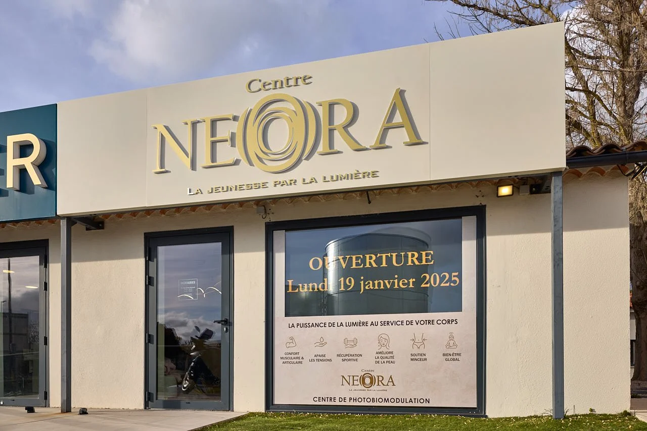 Façade du Centre NEORA, centre de photobiomodulation LED à Plan de Campagne, Aix-Marseille