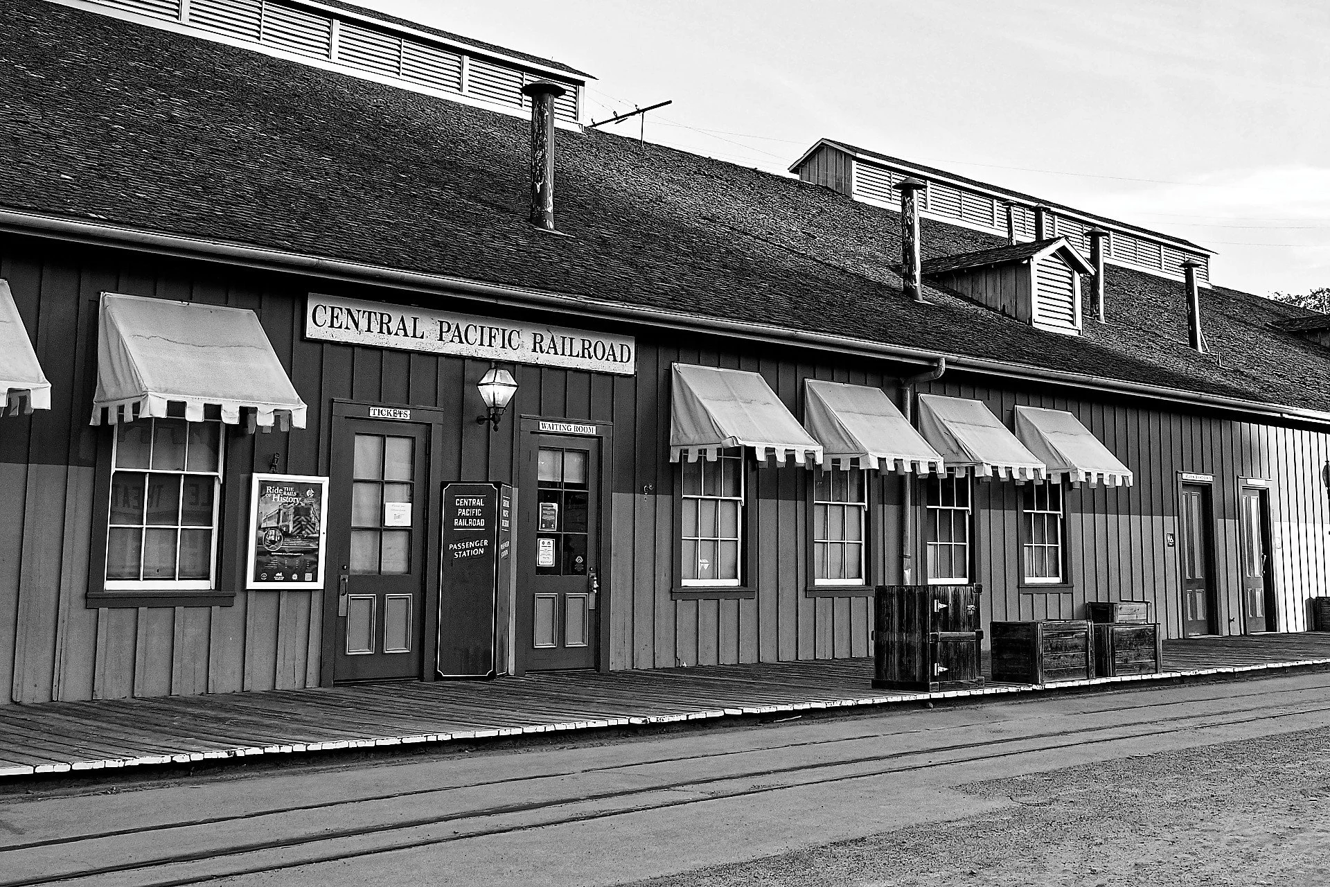 Old Sacramento Train Depot.jpg