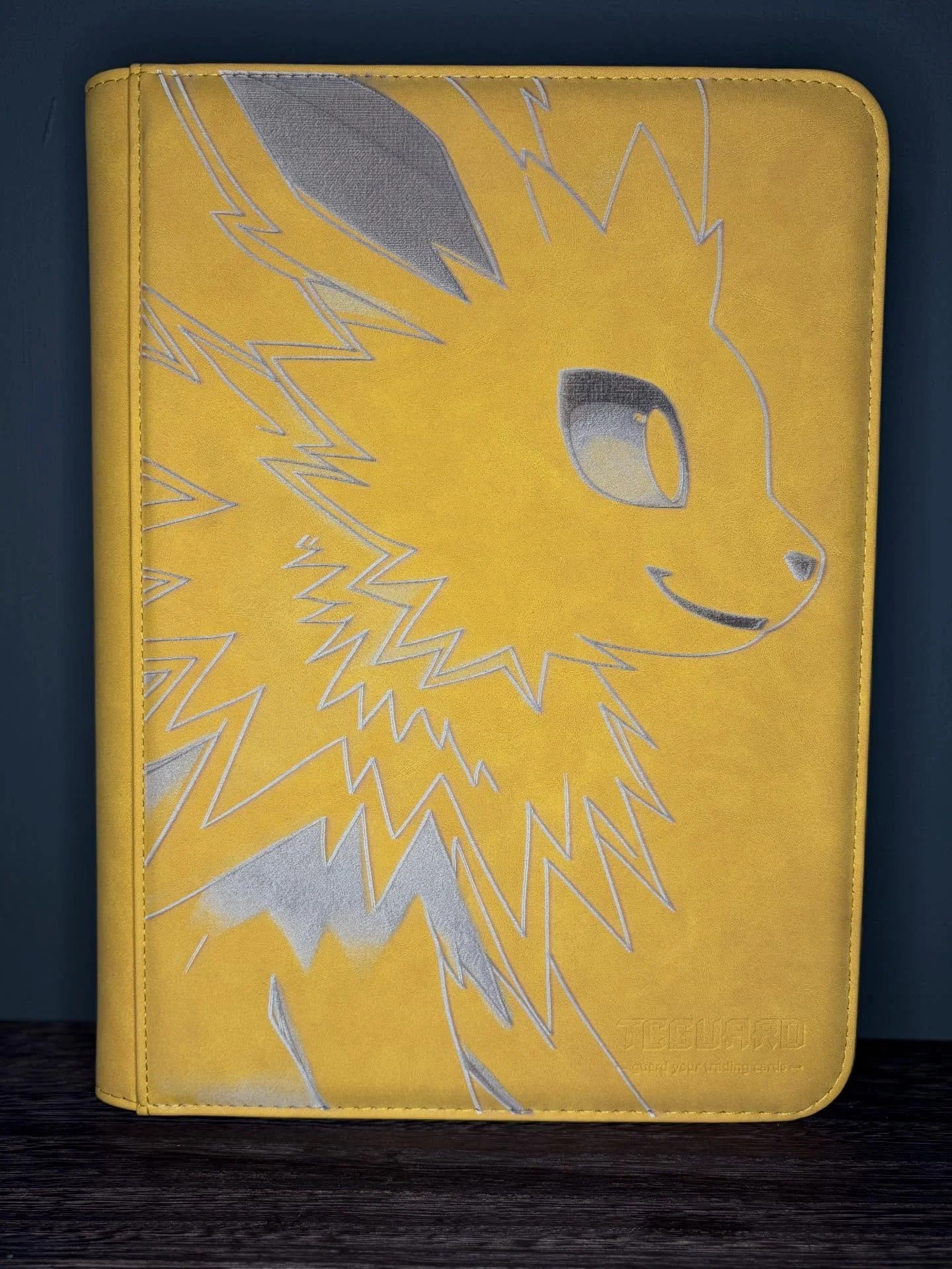 ⚡️ j o l t e o n ⚡️ 

#EeveelutionCollection #CustomBinder #PokemonCommunity #PokemonCollector #EliteBinderStatus