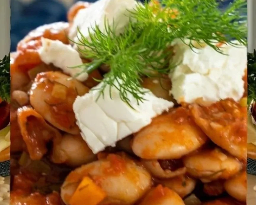 “Gigantes plaki”, white beans in the Greek way