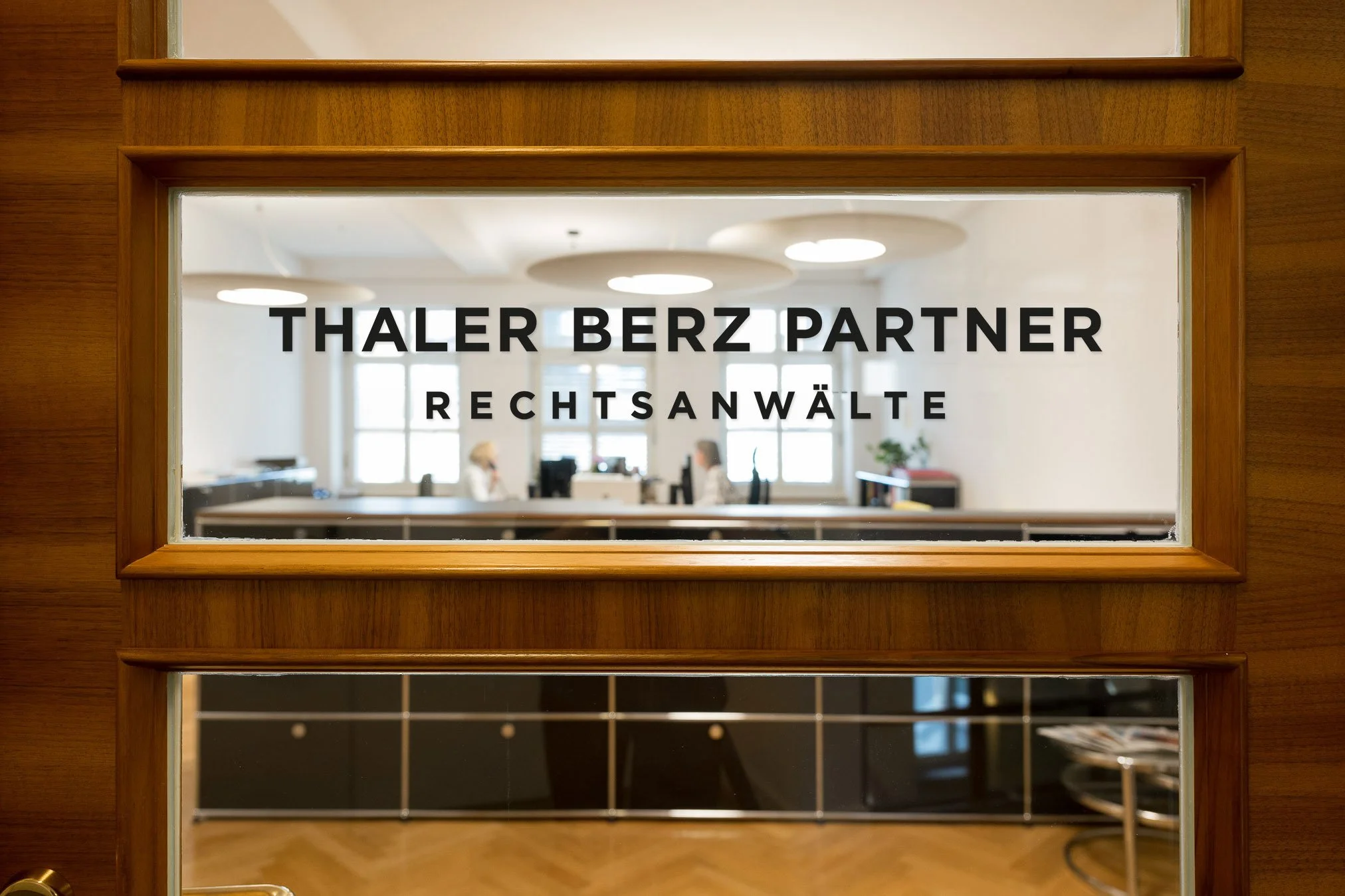 Eingangstür Thaler Berz Partner Rechtsanwälte