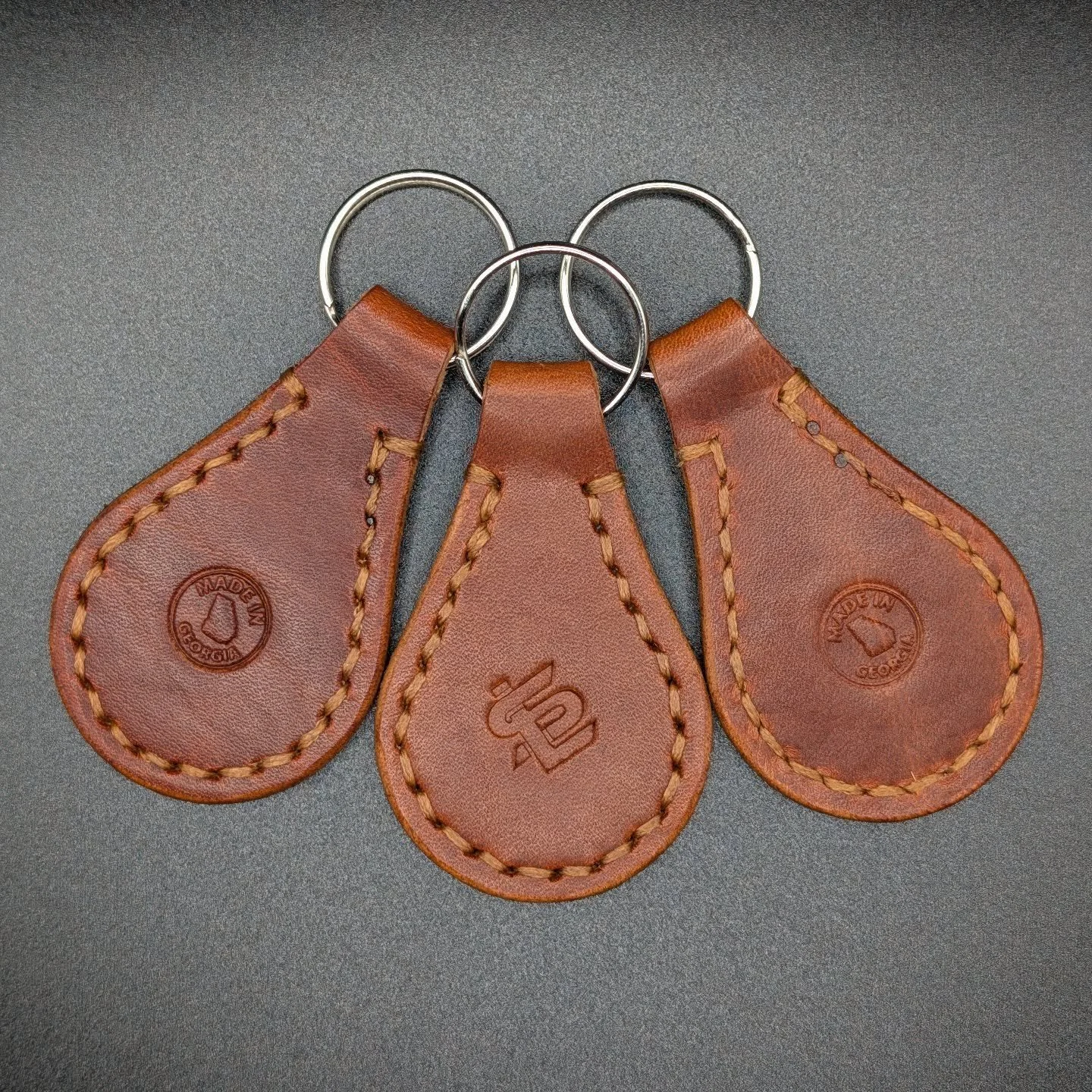 Smaller items going into inventory. 

Horween Dublin 4 oz. courtesy of @maverickleather 

#howeenleather #keychains #edc #handmade