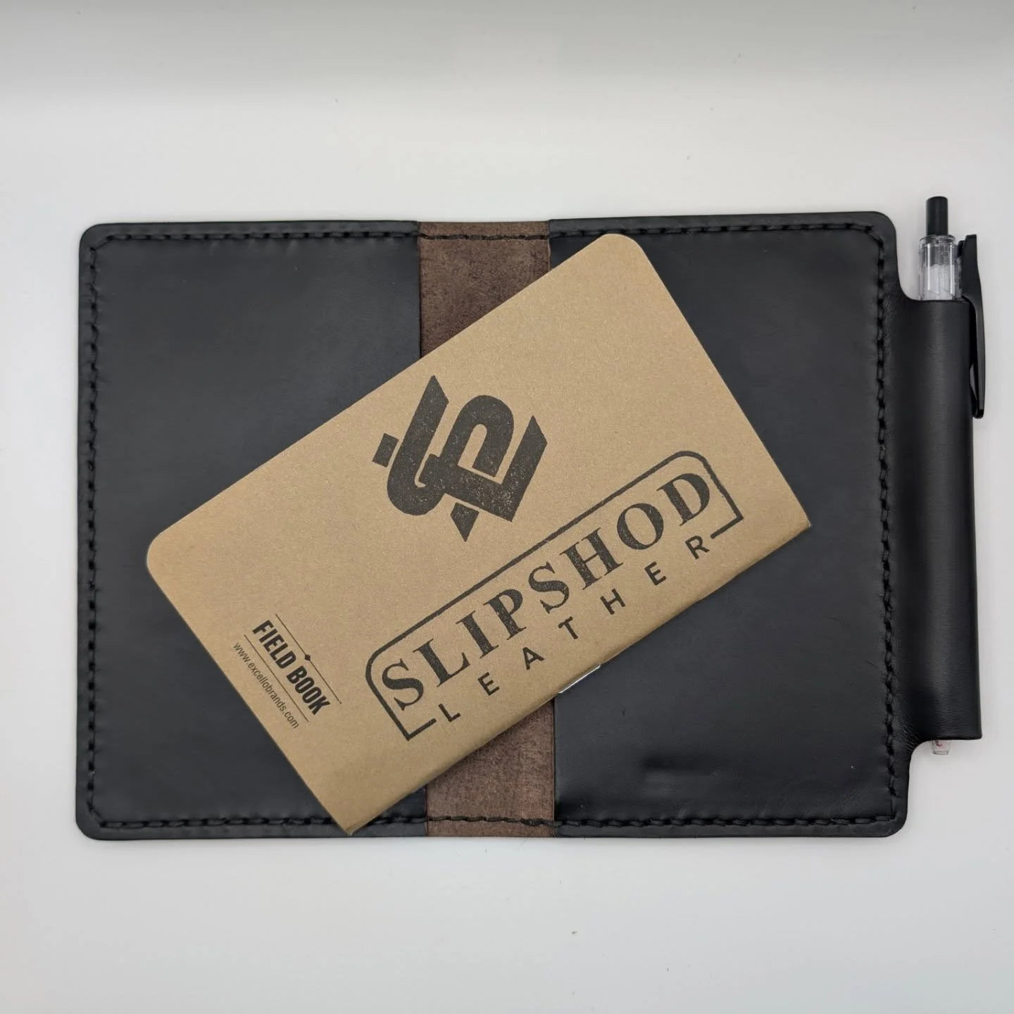 Horween CXL Horsebutt field notes cover. 

#horweenleather #fieldnotes #edc #handcrafted #leather