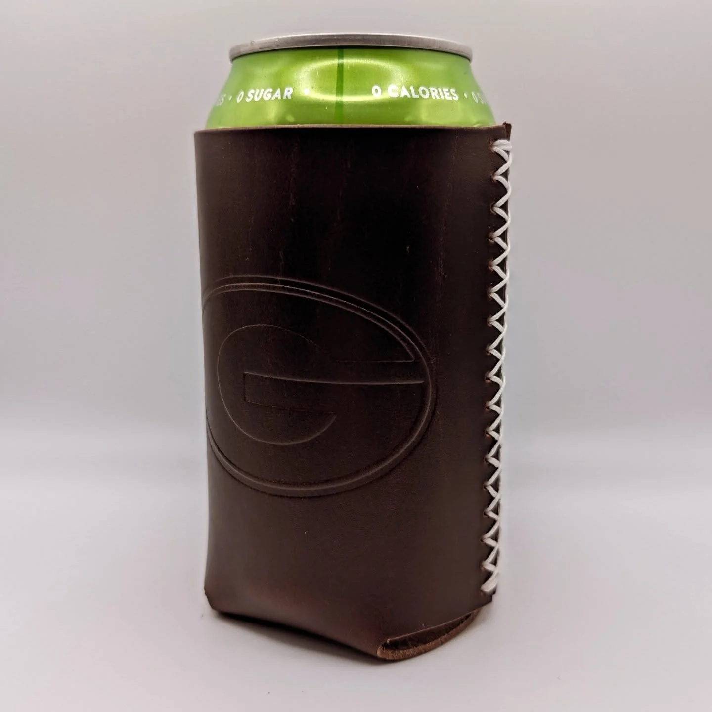 College game day ready koozie in Horween CXL.
🦴🏈🏟️

#leathercraft #uga #godawgs #handcrafted #koozie