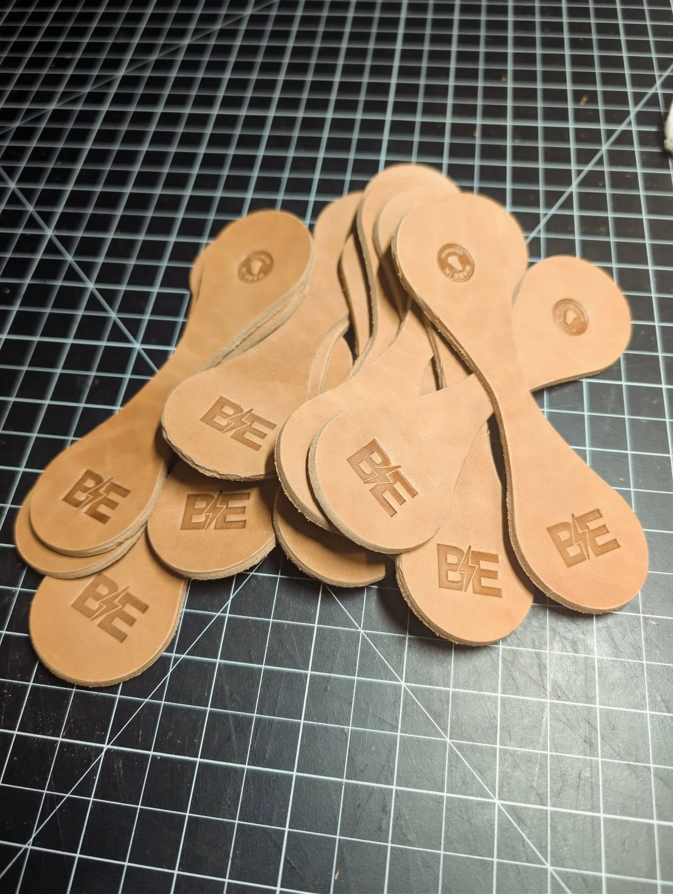Bulk order keychains in progress.

#leathercraft #edc #horweenleather