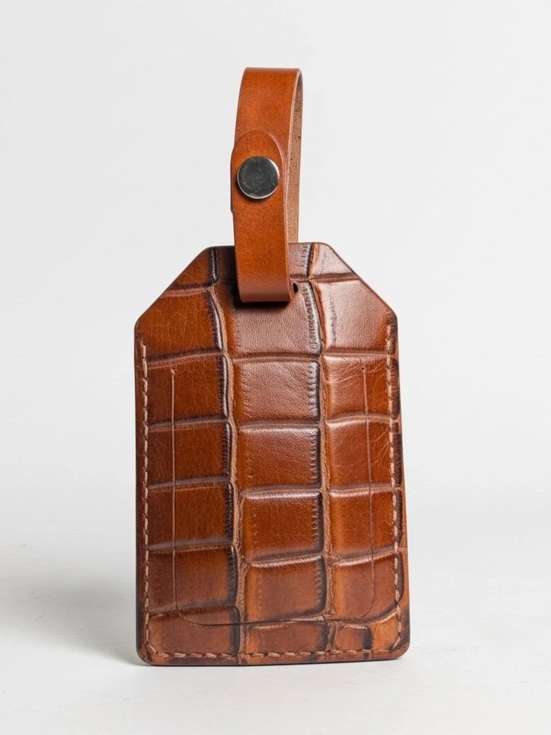 Luggage Tag ready for travel. ✈️🌎💼

#leather #leathercraft #croc #traveler