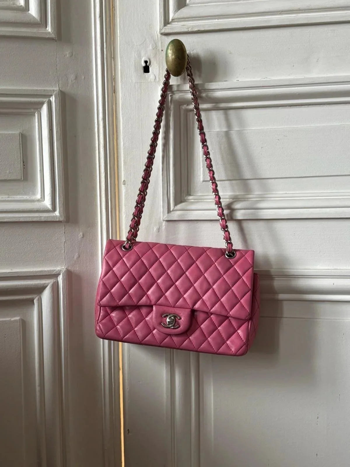 Réparation sac Chanel, sac CHANEL, réparation sac luxe. Recoloration sac Chanel, recoloration sac luxe.