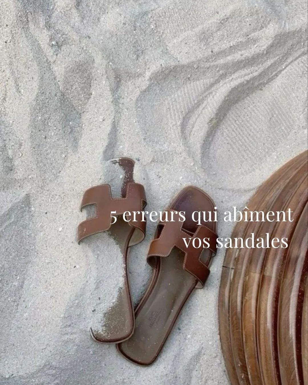 On les fait toutes. Sans savoir qu&rsquo;elles ab&icirc;ment nos sandales.
Ranger sans nettoyer, attendre que ce soit cass&eacute;, oublier la protection de semelle. Des gestes du quotidien qui co&ucirc;tent cher sur le long terme.
Glissez pour la li