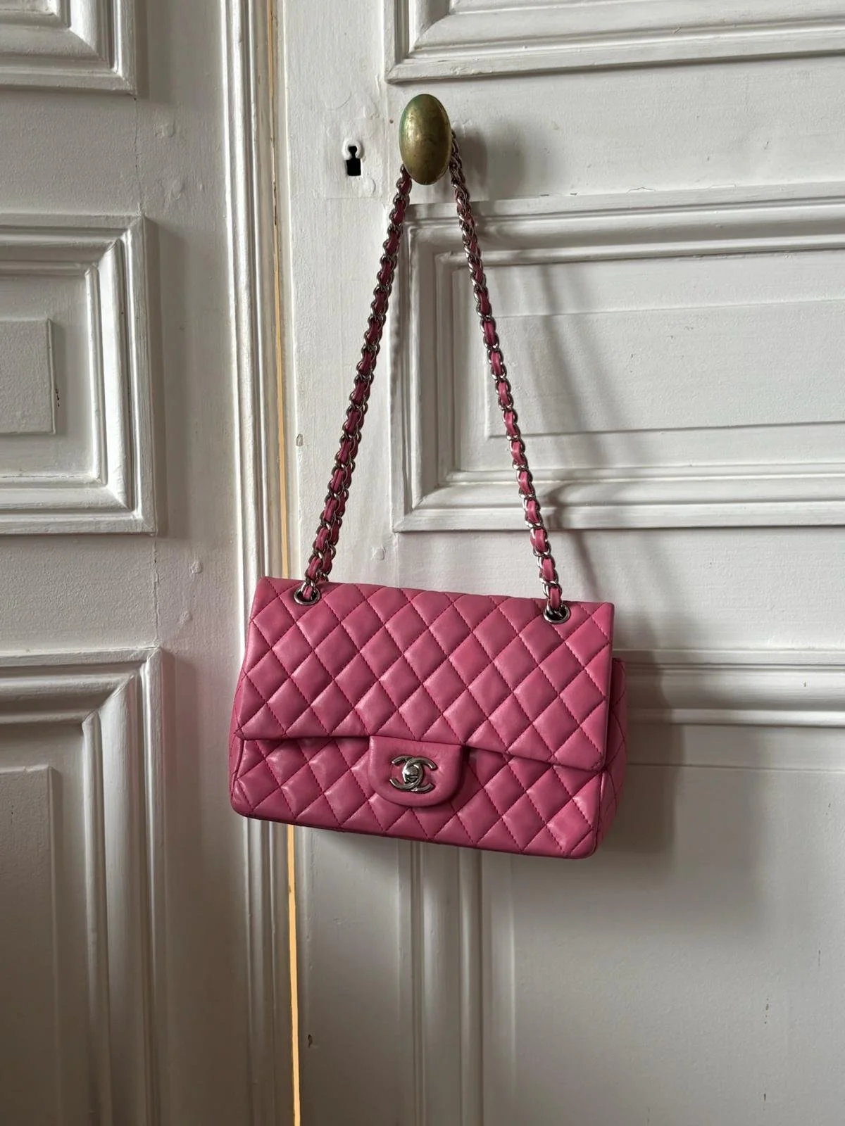 Un sac CHANEL rose