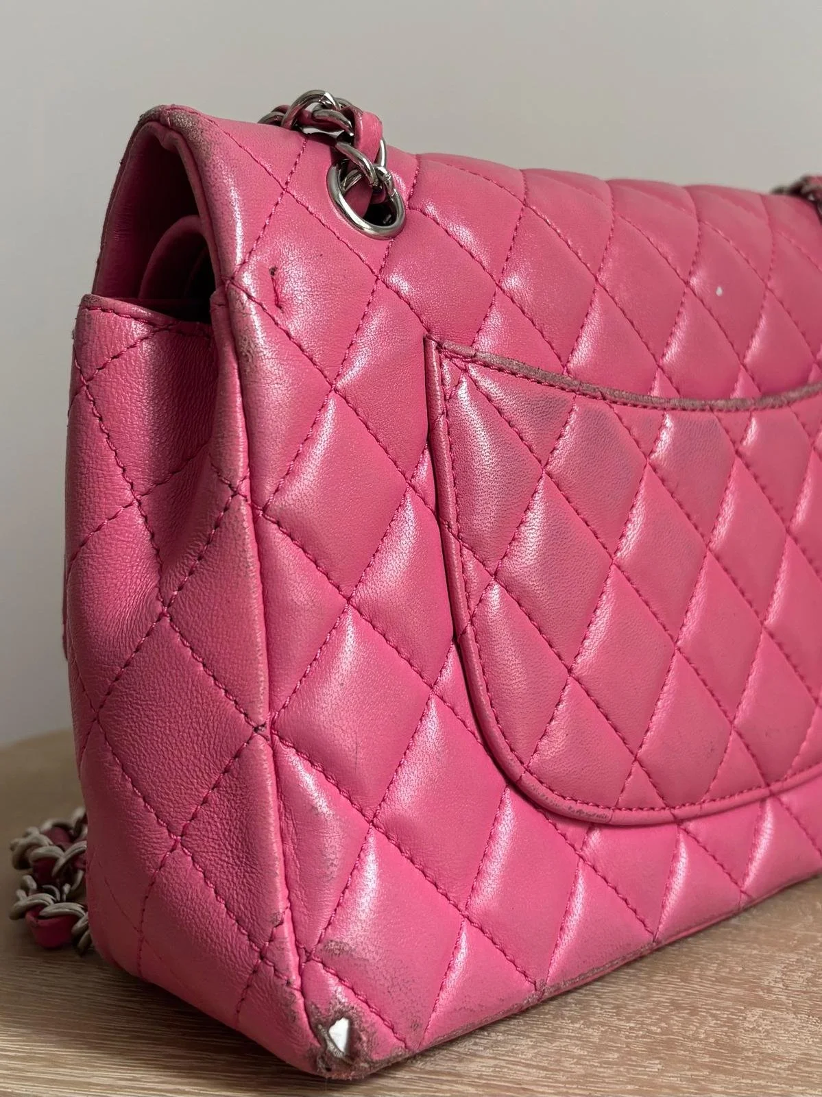 Réparation sac Chanel, sac CHANEL, réparation sac luxe. Recoloration sac Chanel, recoloration sac luxe.