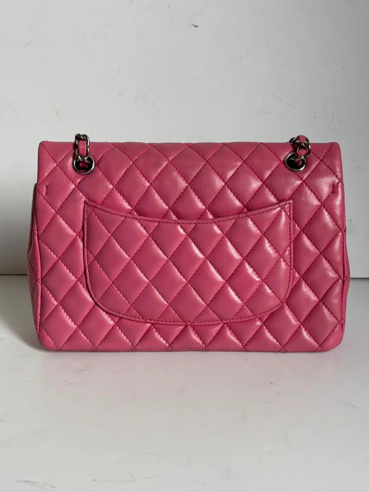 Réparation sac Chanel, sac CHANEL, réparation sac luxe. Recoloration sac Chanel, recoloration sac luxe.