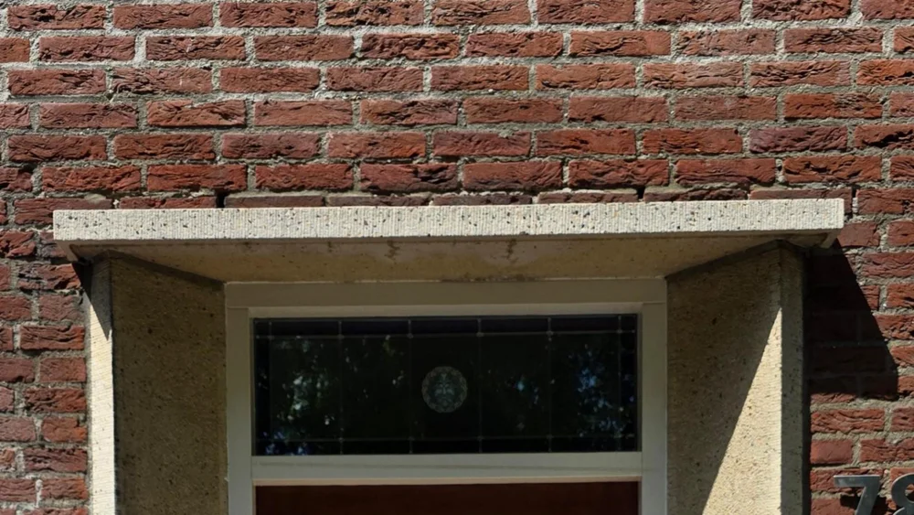Betonnen latei detail na reiniging