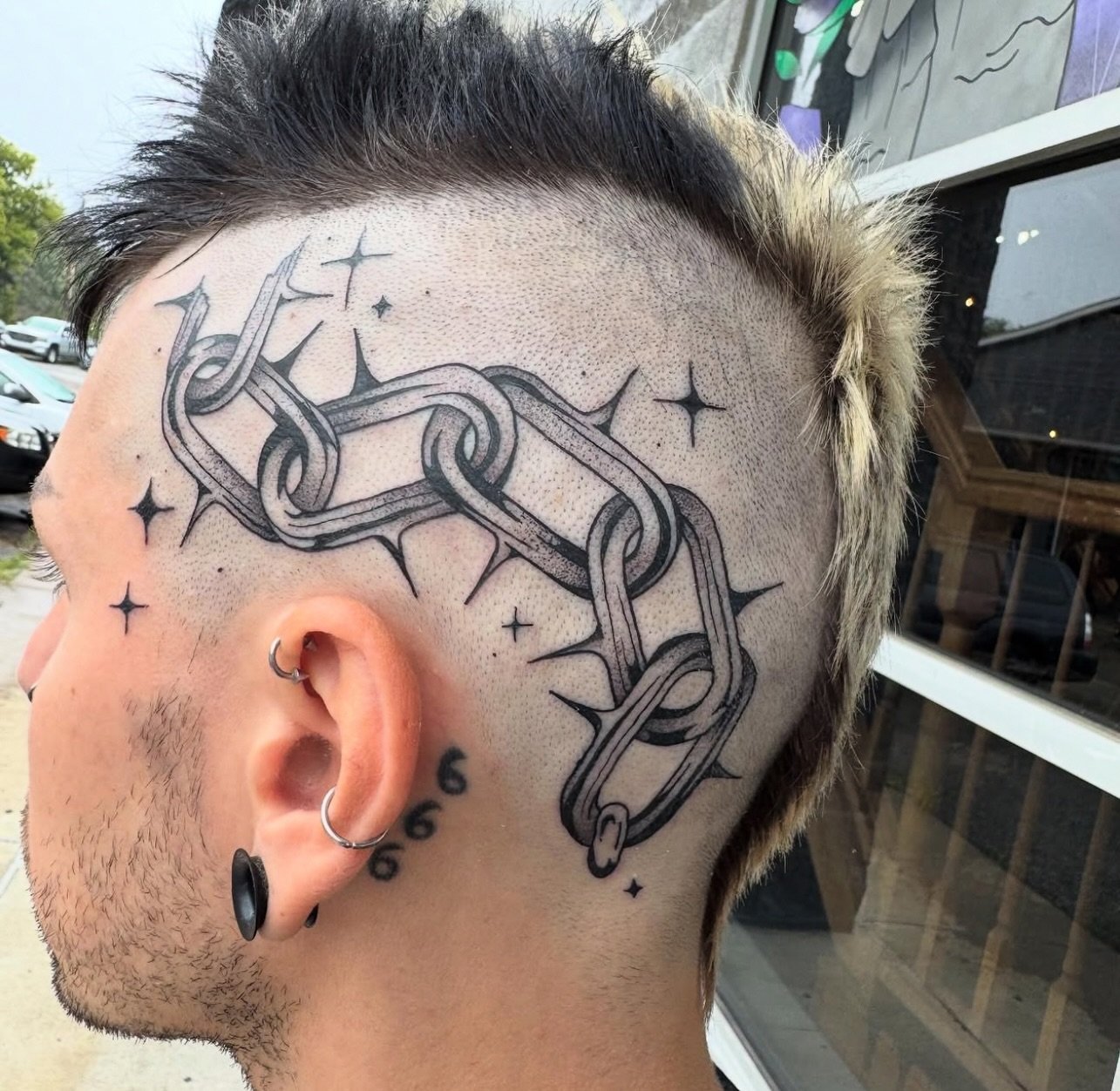 Got my head and face tatted thanks to @ericarose_tattoos // @blackamethysttattooco 
⛓️&zwj;💥⛓️⛓️&zwj;💥⛓️⛓️&zwj;💥
Im so obsessed