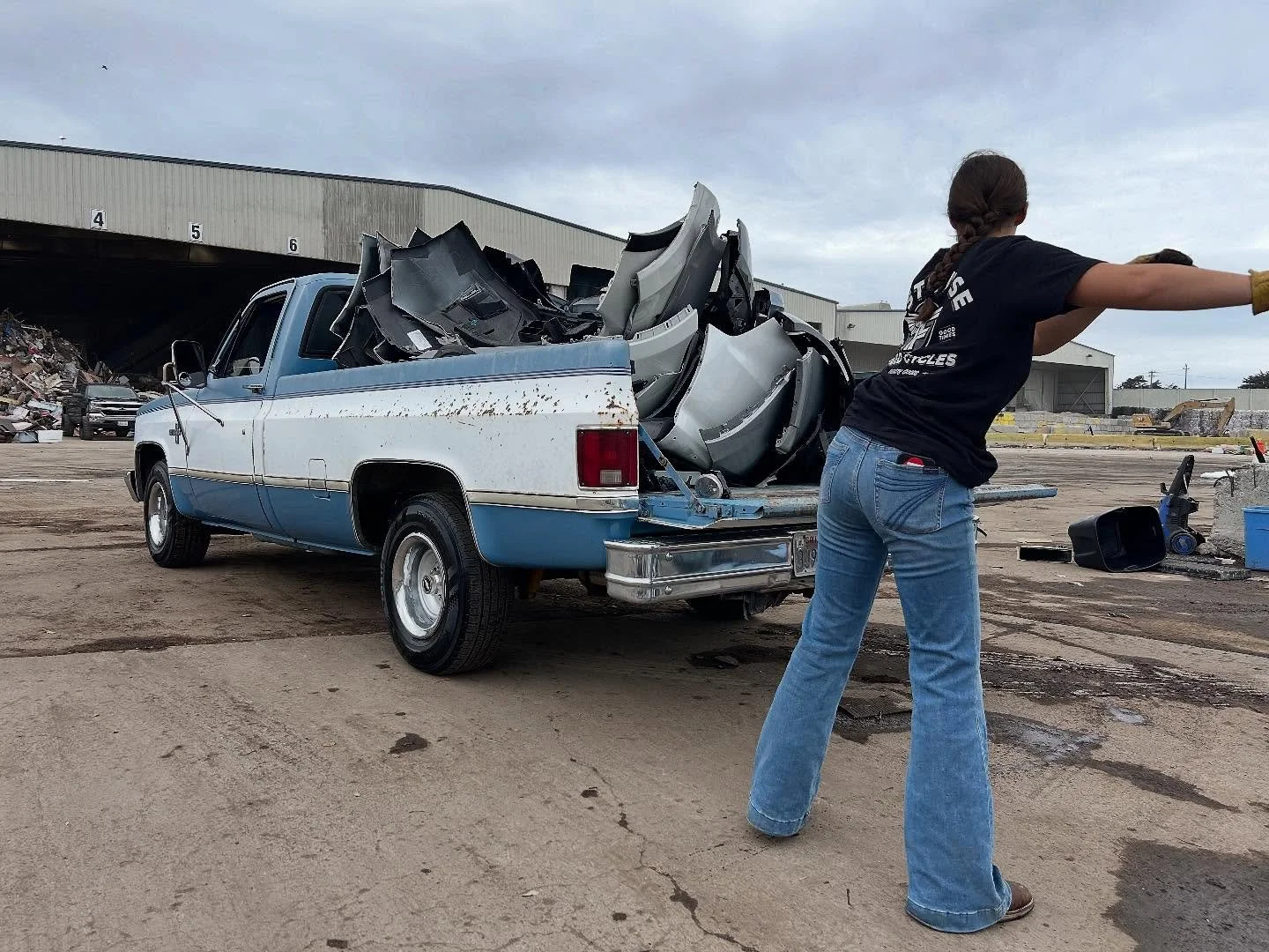 Dump Run Today 🇺🇸
&bull;No job is too BIG or too small&bull;
Call us for your hauling needs! 
☎️831-383-2784