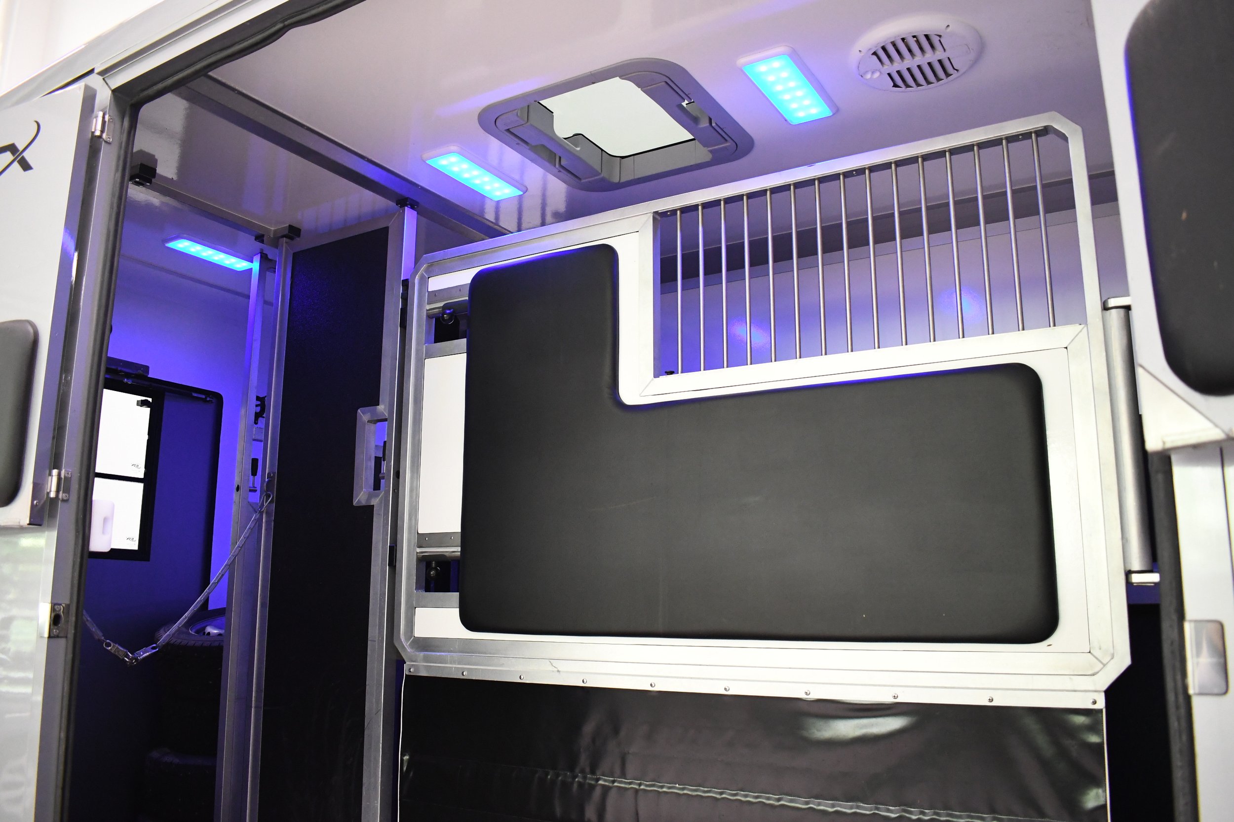 Vuokraa B-kortilla ajettava hevosauto