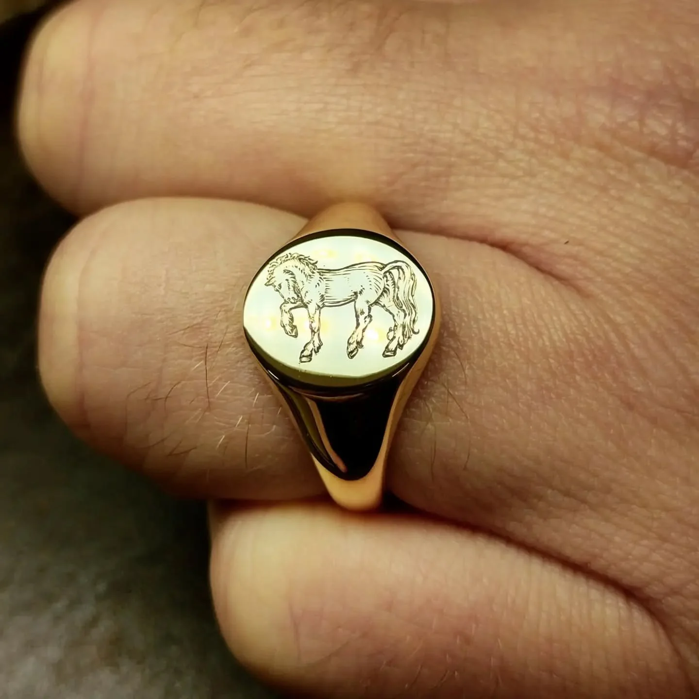I love the various ways you can personalise jewellery and personally I feel that you can't get as unique as hand engraving as no ring is going to be 100% identical. This ring came to me requiring a beautiful hand engraved horse. The engraving really 